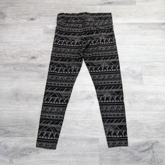 Victoria's Secret University of Iowa Hawkeyes leggings. Hawks Aztec yoga pants. - Picture 4 of 4